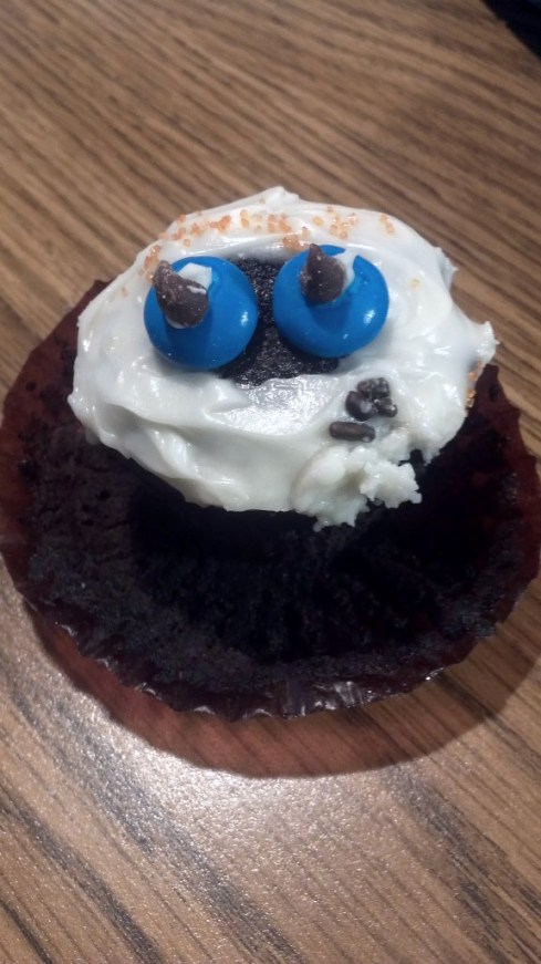 Blue-eyed Mummy Cupcake